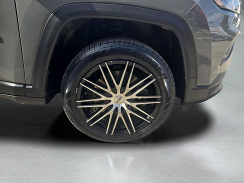 Certified 2024 Jeep Compass Latitude image 32