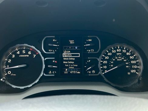 Used 2021 Toyota Tundra SR5 w/ SR5 Leather Package AWD/4WD image 9