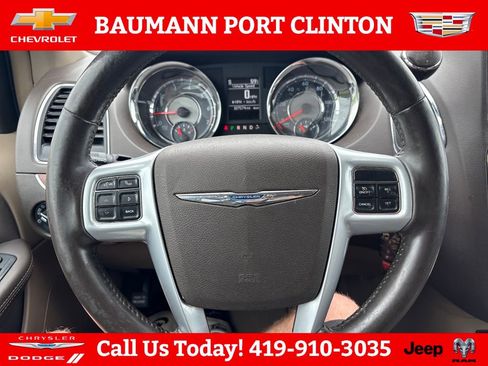 Used 2013 Chrysler Town & Country Touring FWD image 15