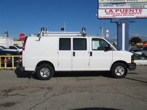 Used 2014 Chevrolet Express 2500 image 2