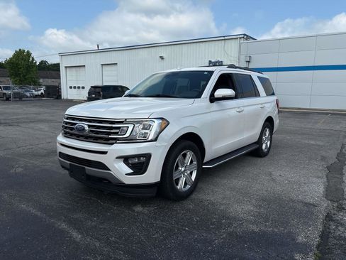 Used 2019 Ford Expedition XLT w/ Equipment Group 202A AWD/4WD image 1