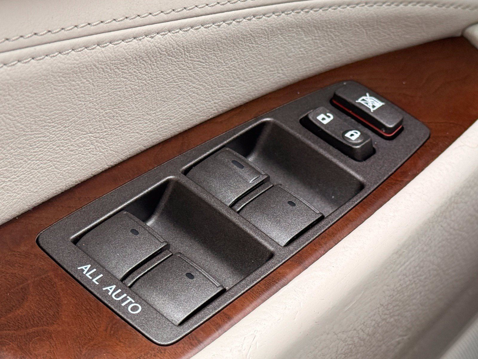 Used 2011 Lexus LS 460 w/ Comfort Pkg RWD image 33