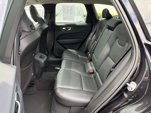Certified 2023 Volvo XC60 B5 Plus AWD/4WD image 21