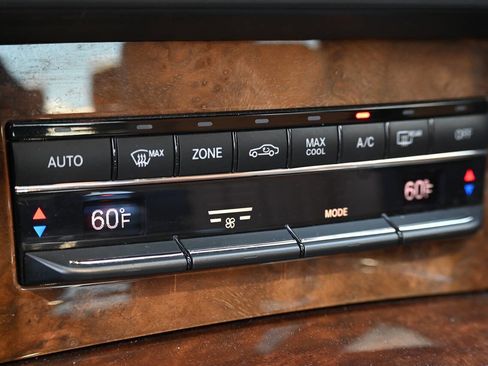 Used 2011 Mercedes-Benz E 550 4MATIC Sedan image 18