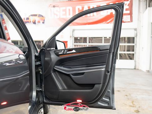 Used 2018 Mercedes-Benz GLS 550 4MATIC w/ Driver Assistance Package image 46