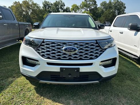 Used 2022 Ford Explorer Platinum w/ Equipment Group 601A AWD/4WD image 2
