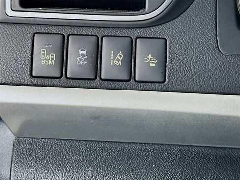 Used 2017 Toyota Camry XSE image 10