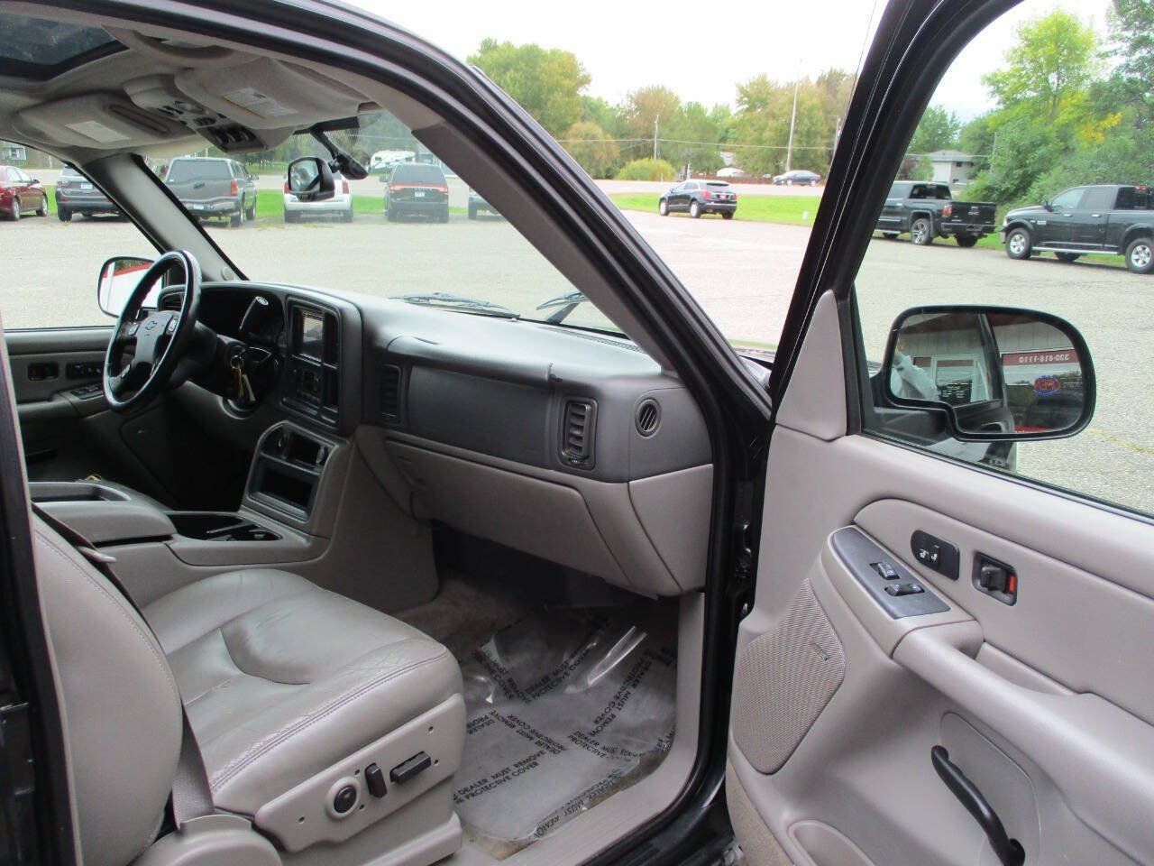 Used 2004 Chevrolet Tahoe Z71 w/ Z71 Preferred Equipment Group AWD/4WD image 29