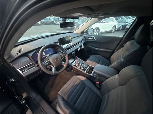 Used 2025 Mitsubishi Outlander SE image 10