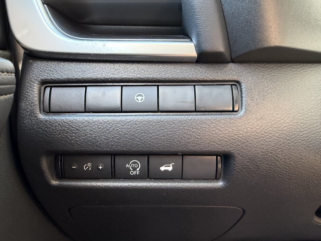 Used 2026 Nissan Rogue SV w/ SV Premium Package FWD image 27
