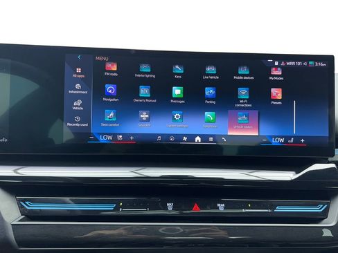 Used 2024 BMW 530i w/ Premium Package image 32