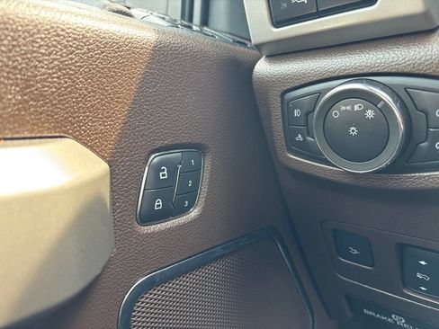 Used 2017 Ford F250 King Ranch w/ King Ranch Ultimate Package AWD/4WD image 33