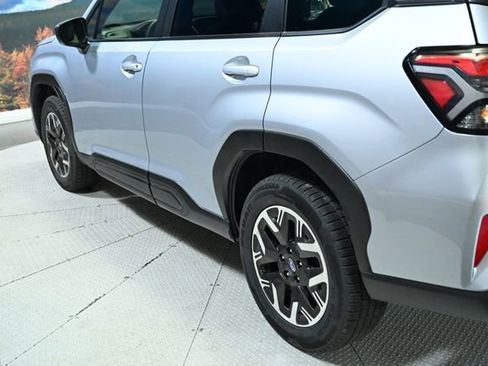 Used 2025 Subaru Forester Premium AWD/4WD image 8
