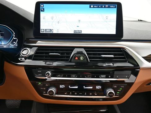 Used 2023 BMW 530e xDrive w/ Premium Package AWD/4WD image 14