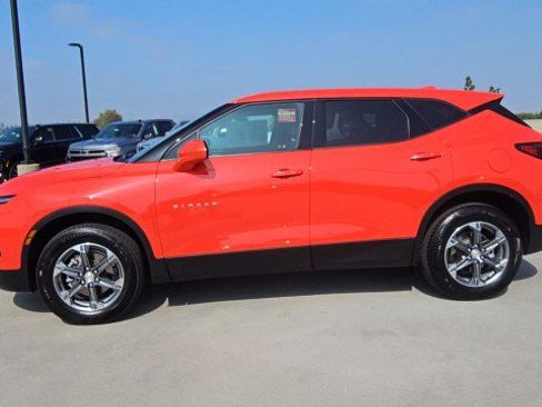 Used 2025 Chevrolet Blazer LT FWD image 5
