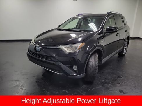 Used 2017 Toyota RAV4 XLE AWD/4WD image 5