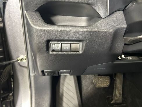 Used 2021 Toyota RAV4 XLE AWD/4WD image 20