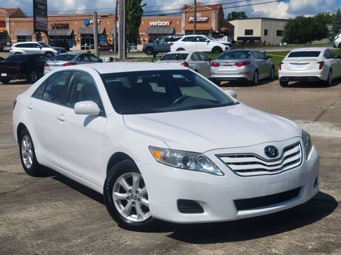 Used 2011 Toyota Camry LE w/ LE Extra-Value Pkg FWD image 27