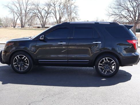 Used 2015 Ford Explorer XLT w/ Equipment Group 202A image 9