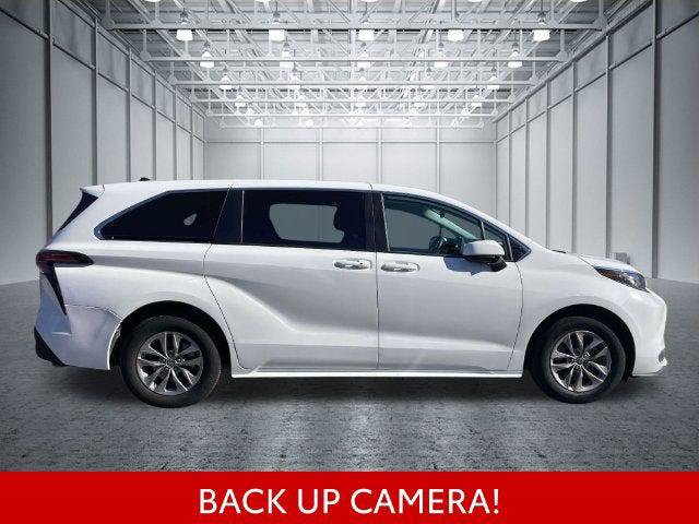 Certified 2022 Toyota Sienna LE FWD image 5