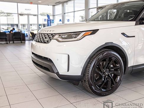 Used 2024 Land Rover Discovery S image 4