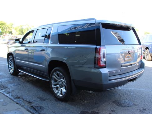 Certified 2018 GMC Yukon XL SLT w/ Premium Edition AWD/4WD image 8