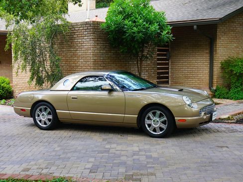 Used 2005 Ford Thunderbird RWD image 5