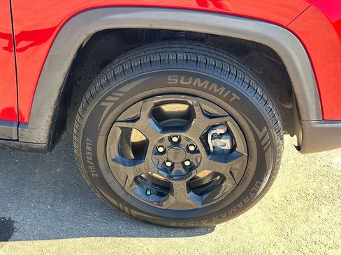 Used 2024 Jeep Compass Trailhawk image 12