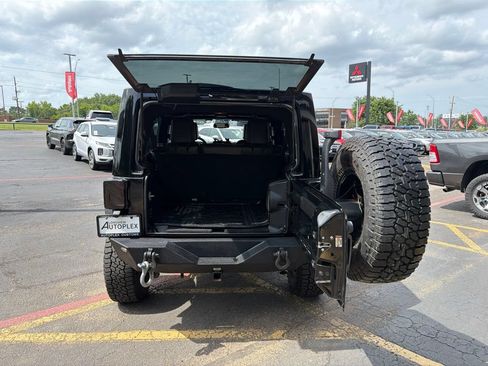 Used 2014 Jeep Wrangler Unlimited Rubicon w/ Connectivity Group AWD/4WD image 11
