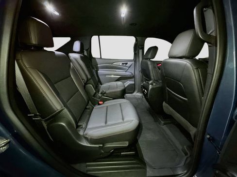 Used 2025 Chevrolet Traverse Z71 w/ Driver Confidence Package AWD/4WD image 37