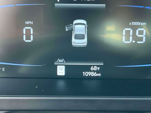 Certified 2025 Hyundai Elantra Sport FWD image 23