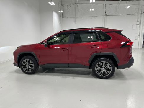 Used 2022 Toyota RAV4 XLE Premium image 2