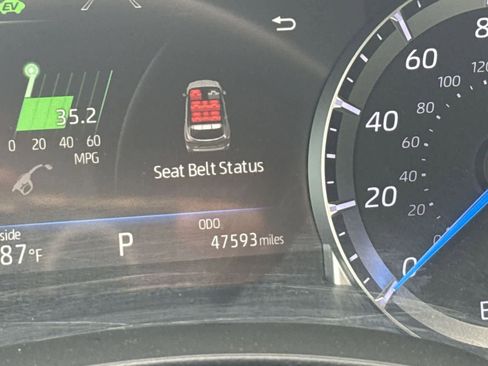 Used 2023 Toyota Highlander LE AWD/4WD image 31