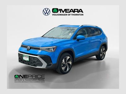 Used 2025 Volkswagen Taos SE w/ Panoramic Sunroof Package