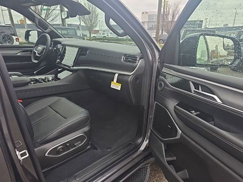 New 2026 Jeep Grand Wagoneer 4WD image 19