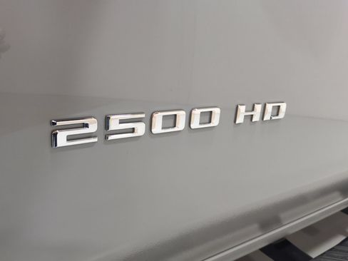 Used 2025 Chevrolet Silverado 2500 ZR2 w/ Technology Package AWD/4WD image 10