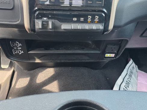 Used 2024 RAM 2500 Laramie AWD/4WD image 22