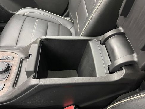 Used 2021 GMC Acadia Denali w/ Denali Technology Package FWD image 34