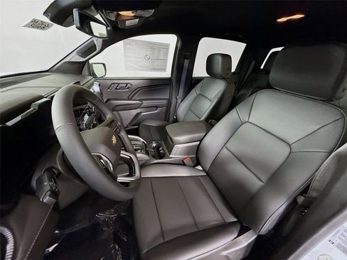 New 2025 Chevrolet Colorado LT w/ LT Convenience Package image 16