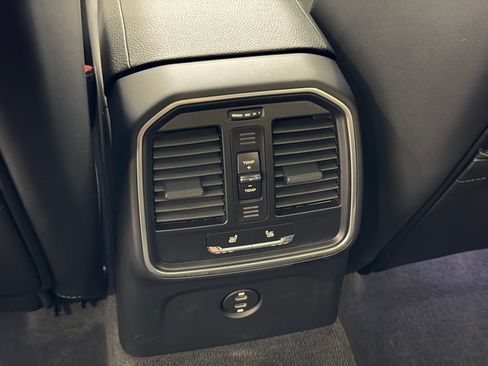 Certified 2026 Porsche Macan AWD/4WD image 27