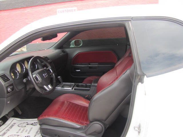 Used 2013 Dodge Challenger SXT RWD image 10