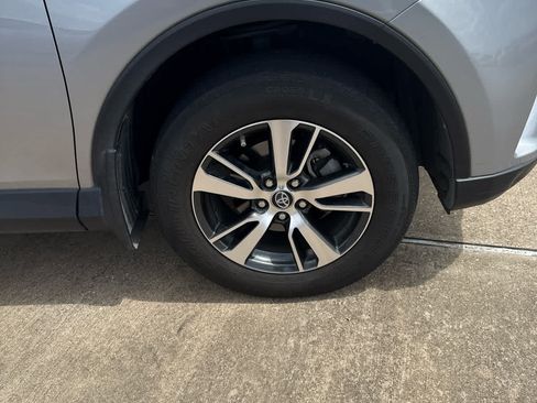 Used 2018 Toyota RAV4 XLE w/ Plus Extra Value Package FWD image 10