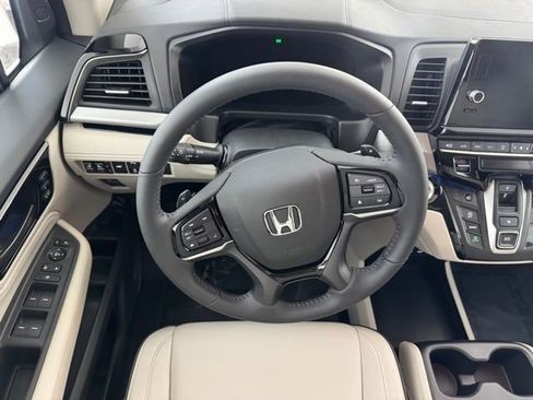Certified 2026 Honda Odyssey Touring image 32