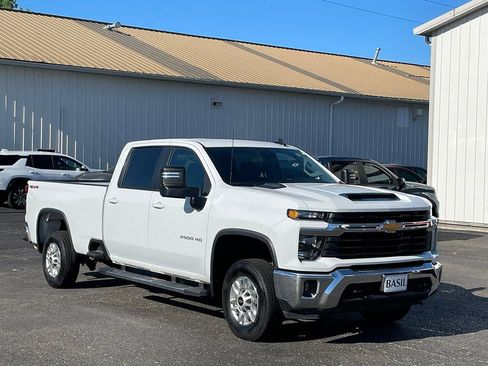 Used 2025 Chevrolet Silverado 2500 LT w/ Convenience Package AWD/4WD image 38