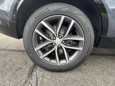 New 2025 Land Rover Discovery Sport Dynamic SE image 18