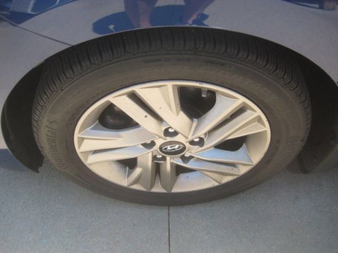 Used 2020 Hyundai Elantra Value Edition FWD image 10