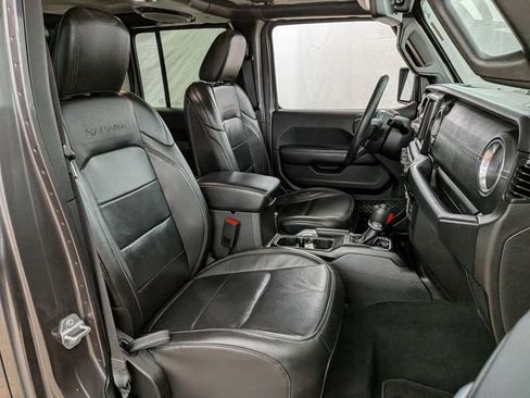 Used 2018 Jeep Wrangler Unlimited Sahara image 21