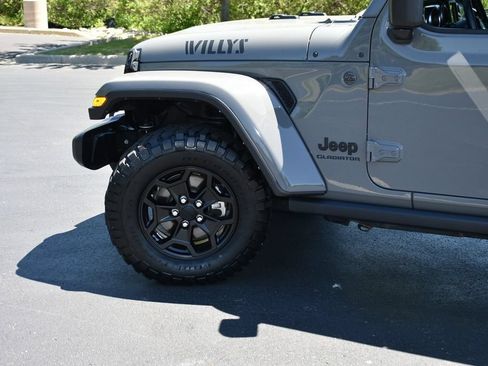 Used 2022 Jeep Gladiator Overland AWD/4WD image 10