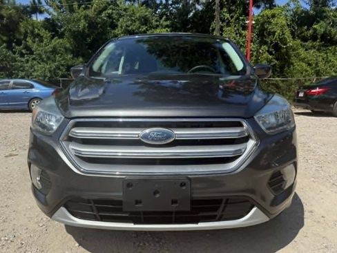 Used 2017 Ford Escape SE FWD image 2