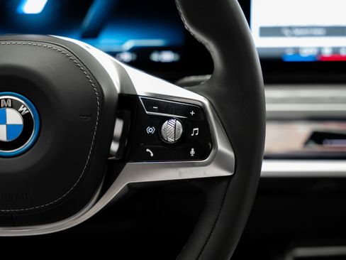 Used 2023 BMW i7 xDrive60 w/ Executive Package 2 image 46